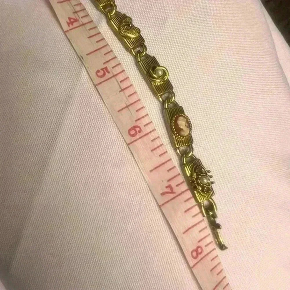 Beautiful Vintage unSigned Goldette Victorian Revival Slide Charm Bracelet - Picture 15 of 16